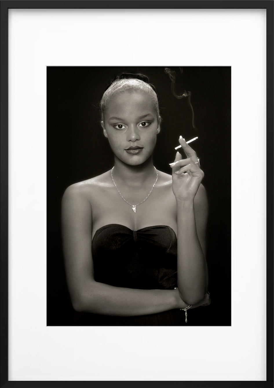 photo de portrait d'art en noir et blanc d'une jeune femme pour la décoration | tirage Fine Art