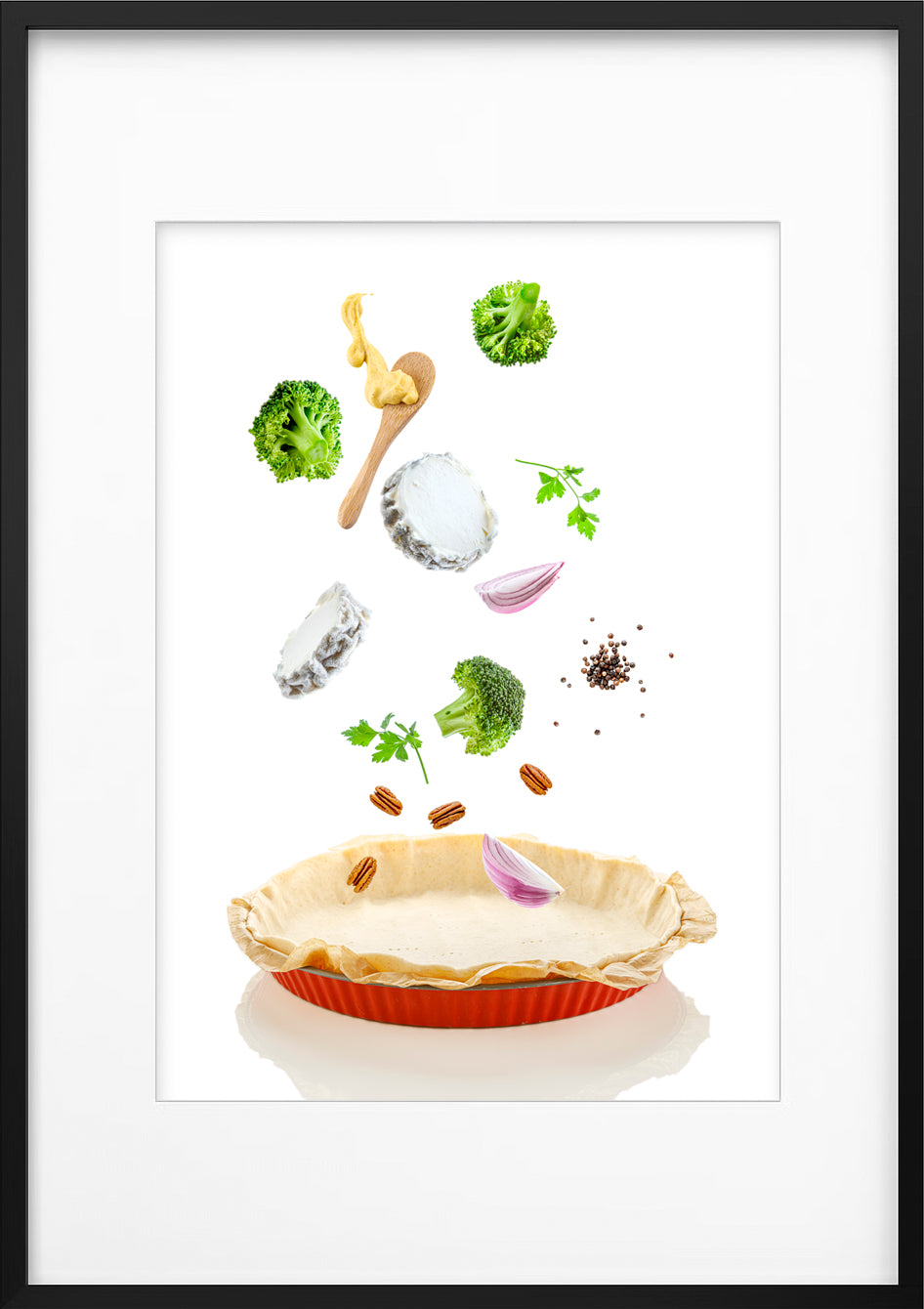 photo d'une composition et de ses ingrédients pour une recette de tarte au chèvre, brocolis, moutarde et échalotes par photo-galerie.fr
