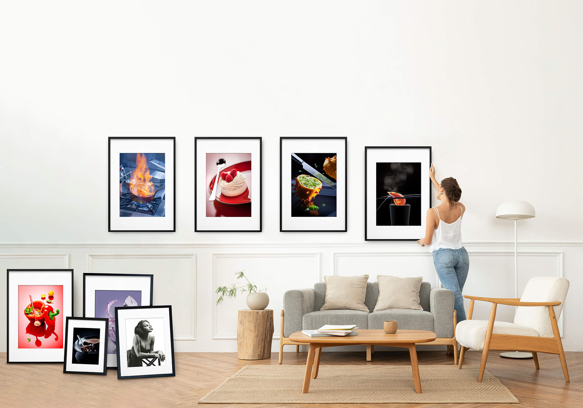 décoration intérieur d'un salon avec des photos d'art encadrées