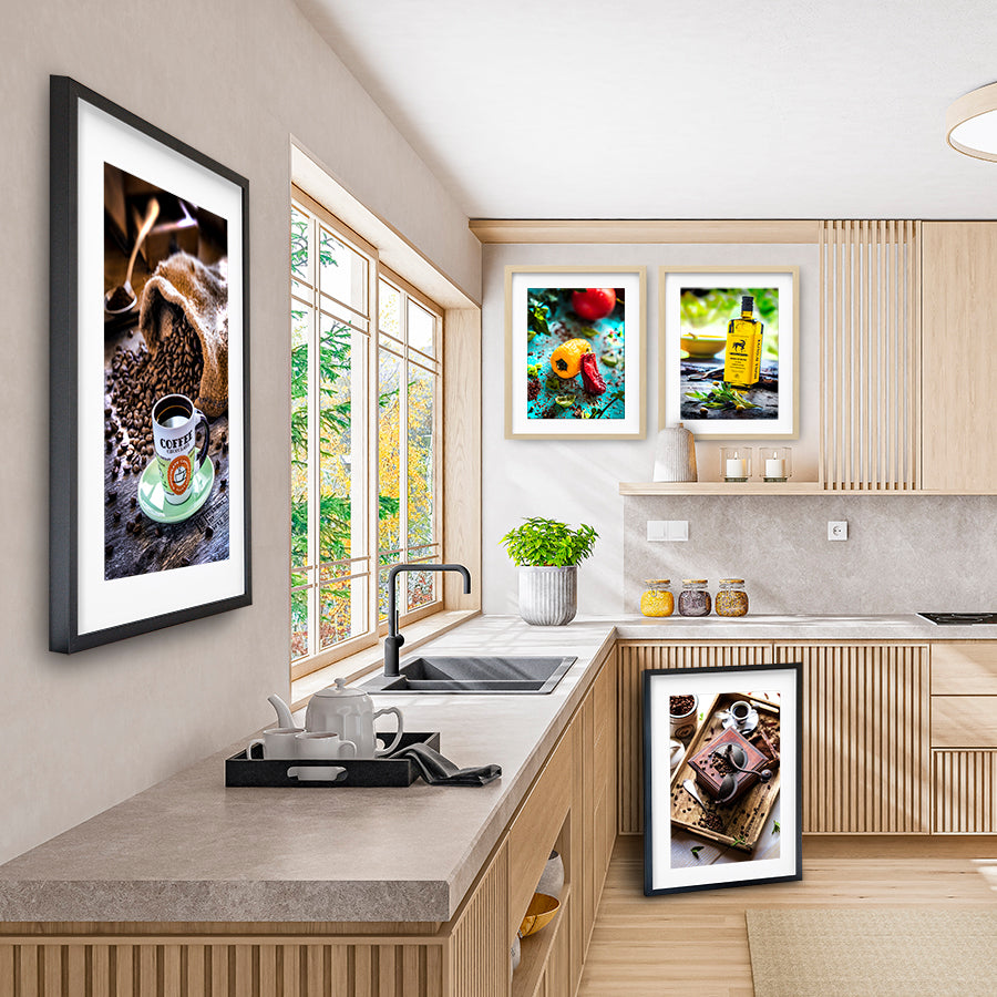 décoration d'une cuisine avec des photos culinaires dans des cadres modernes